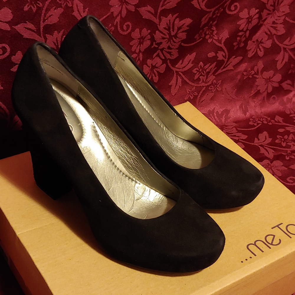 Me too Leanna suede heels